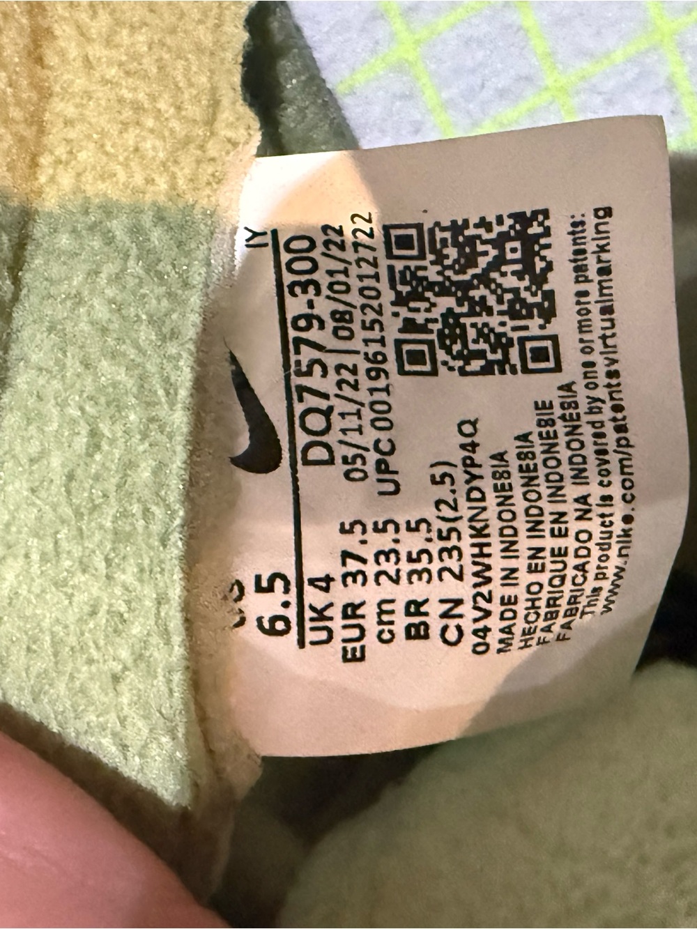 SUPER RARE Nike Low-Top Sneakers in Sage Green and Cream - Picture 6 of 6